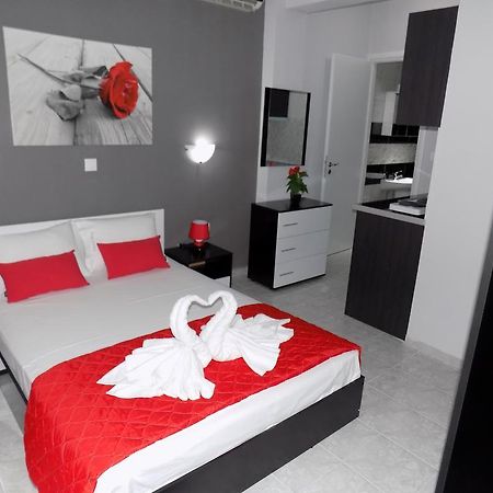 Niriides Rooms Nea Kallikrateia Exteriör bild