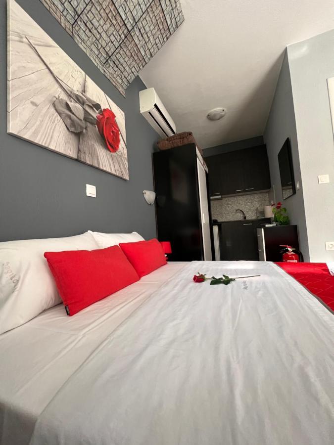 Niriides Rooms Nea Kallikrateia Exteriör bild