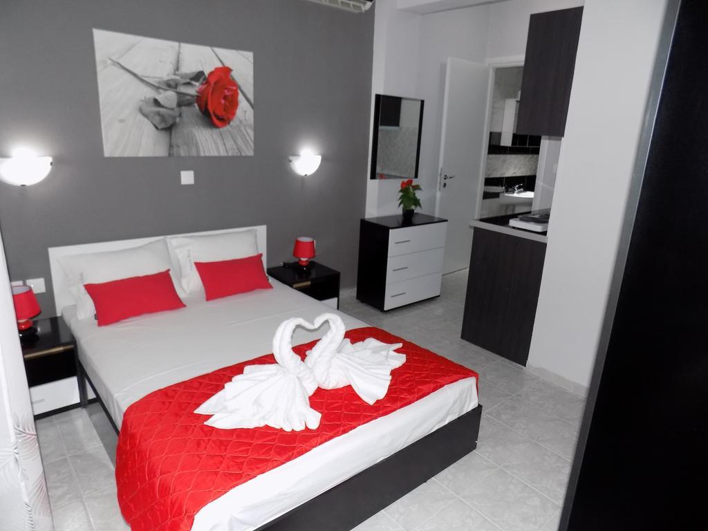 Niriides Rooms Nea Kallikrateia Exteriör bild