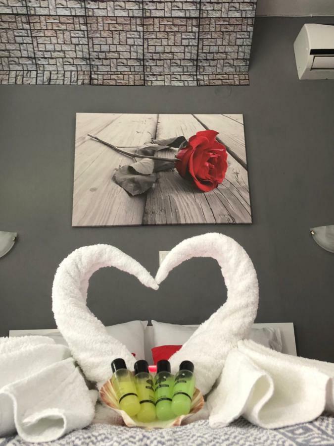 Niriides Rooms Nea Kallikrateia Exteriör bild