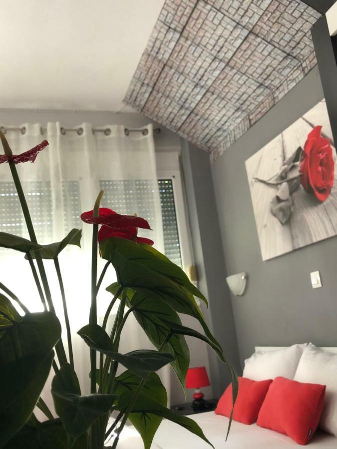 Niriides Rooms Nea Kallikrateia Exteriör bild