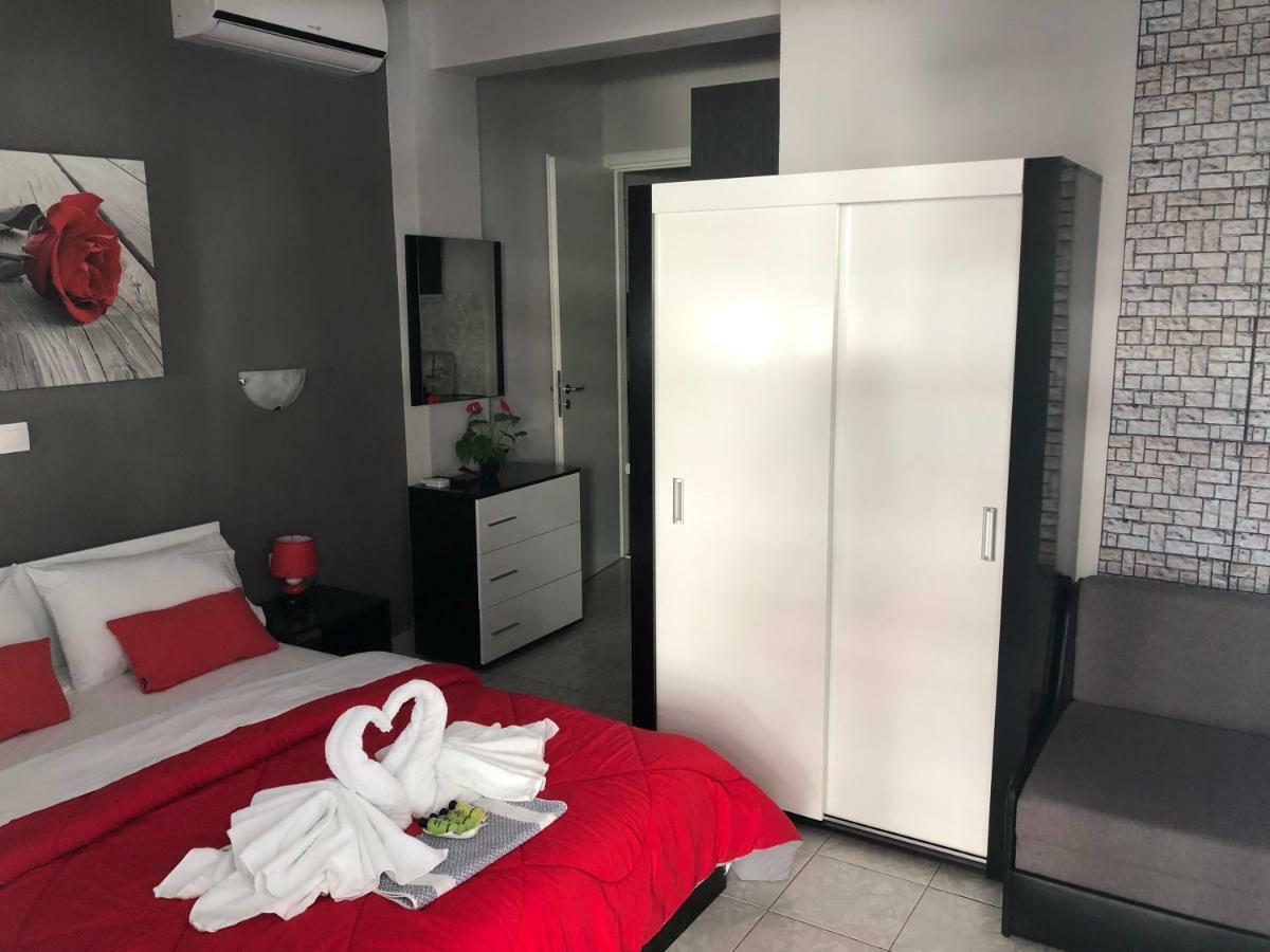 Niriides Rooms Nea Kallikrateia Exteriör bild